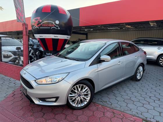 FORD FOCUS 2.0 SE FASTBACK 16V FLEX 4P POWERSHIFT
